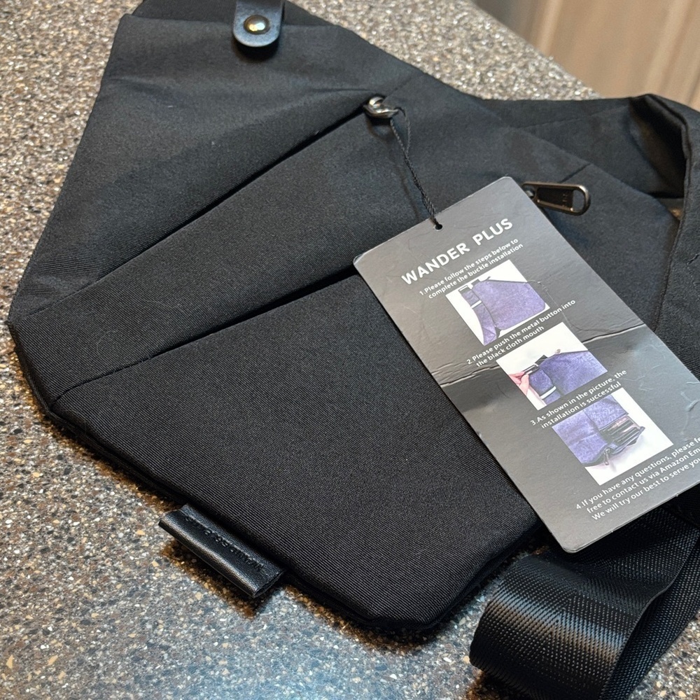 Black Unsex Bag for traveling to protect your belongings